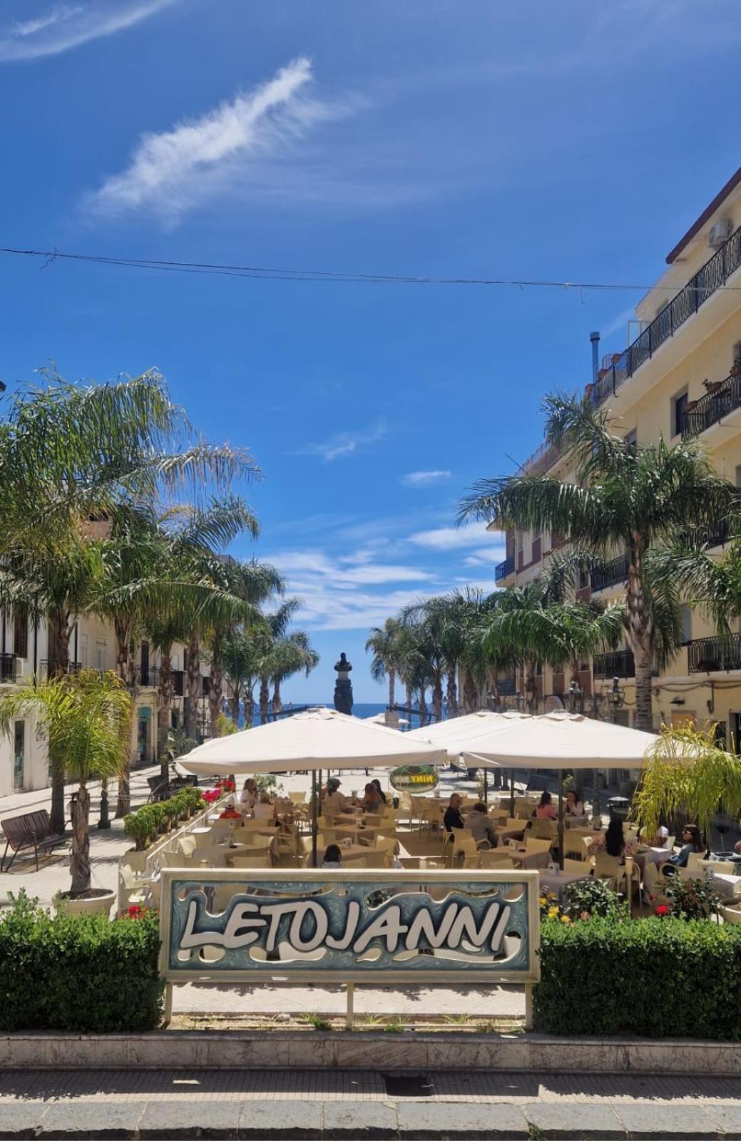Terrazza Enjoy Apartment Letojanni Bagian luar foto
