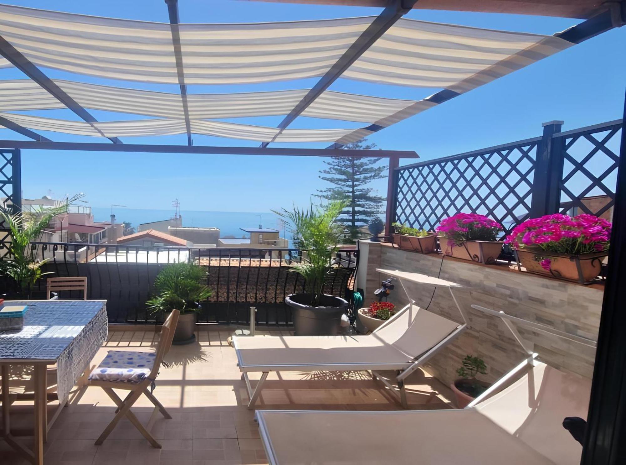 Terrazza Enjoy Apartment Letojanni Bagian luar foto